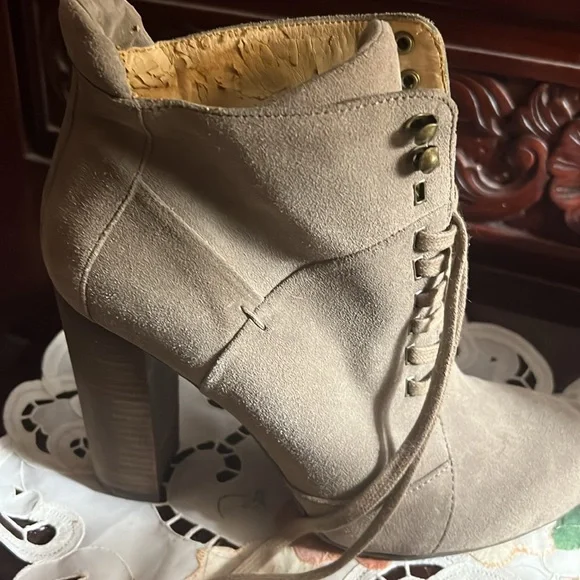 Nine West chunky wooden heel boots - Picture 2 of 6